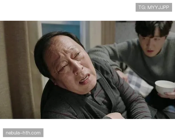 余依婷这人设太违和了——镜头里一本正经，生活照却像刚刷完信用卡的富婆